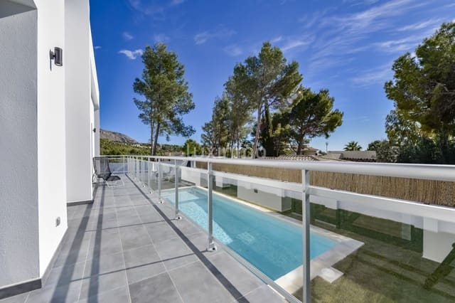 4 bedroom Villa for sale in Altea with pool garage - € 975,000 (Ref: 8694653)