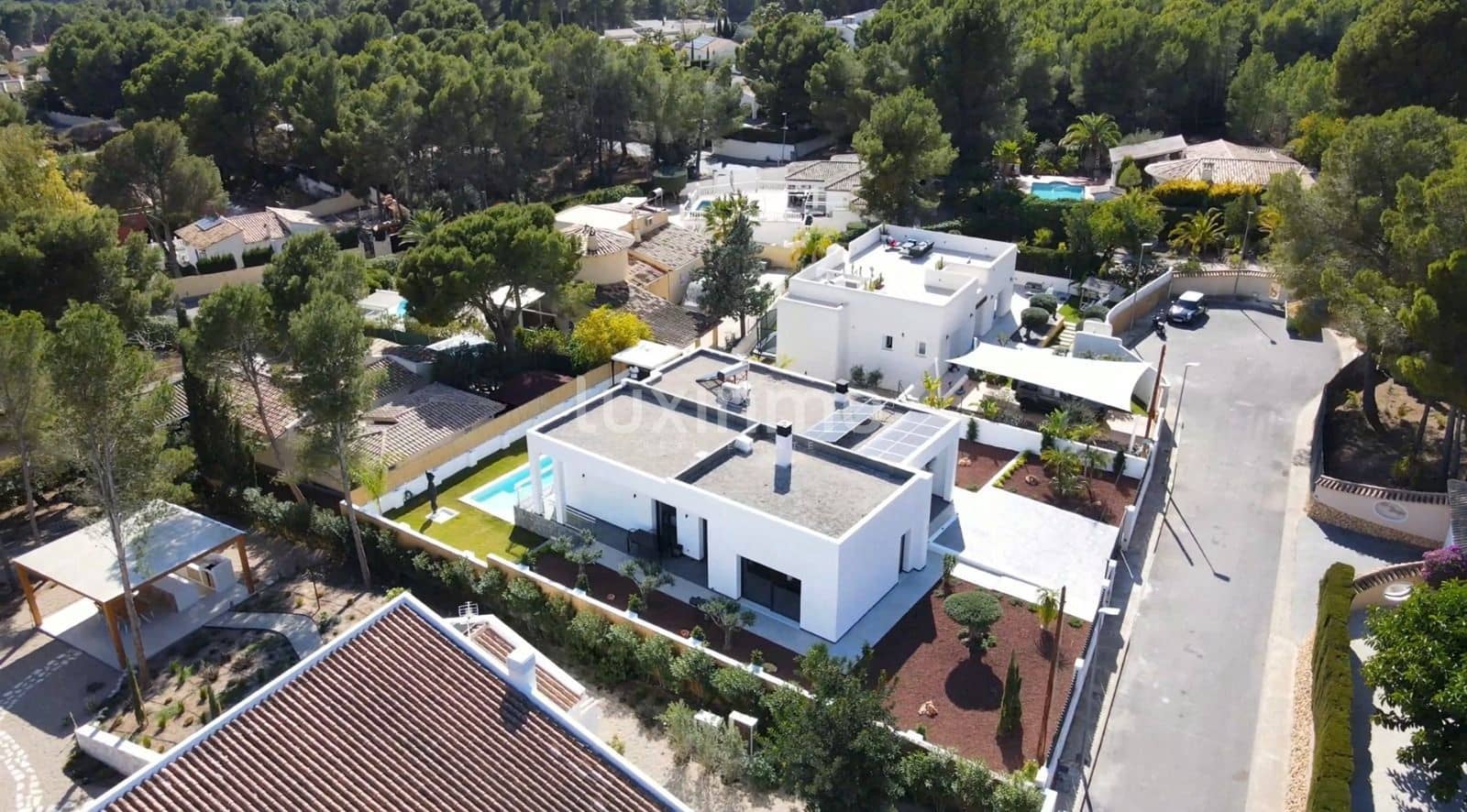 4 bedroom Villa for sale in Altea with pool garage - € 975,000 (Ref: 8694653)