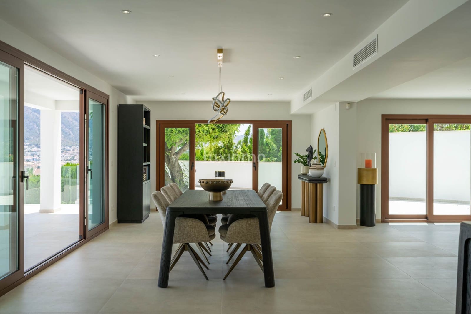 5 bedroom Villa for sale in Altea with pool garage - € 2,250,000 (Ref: 8699465)