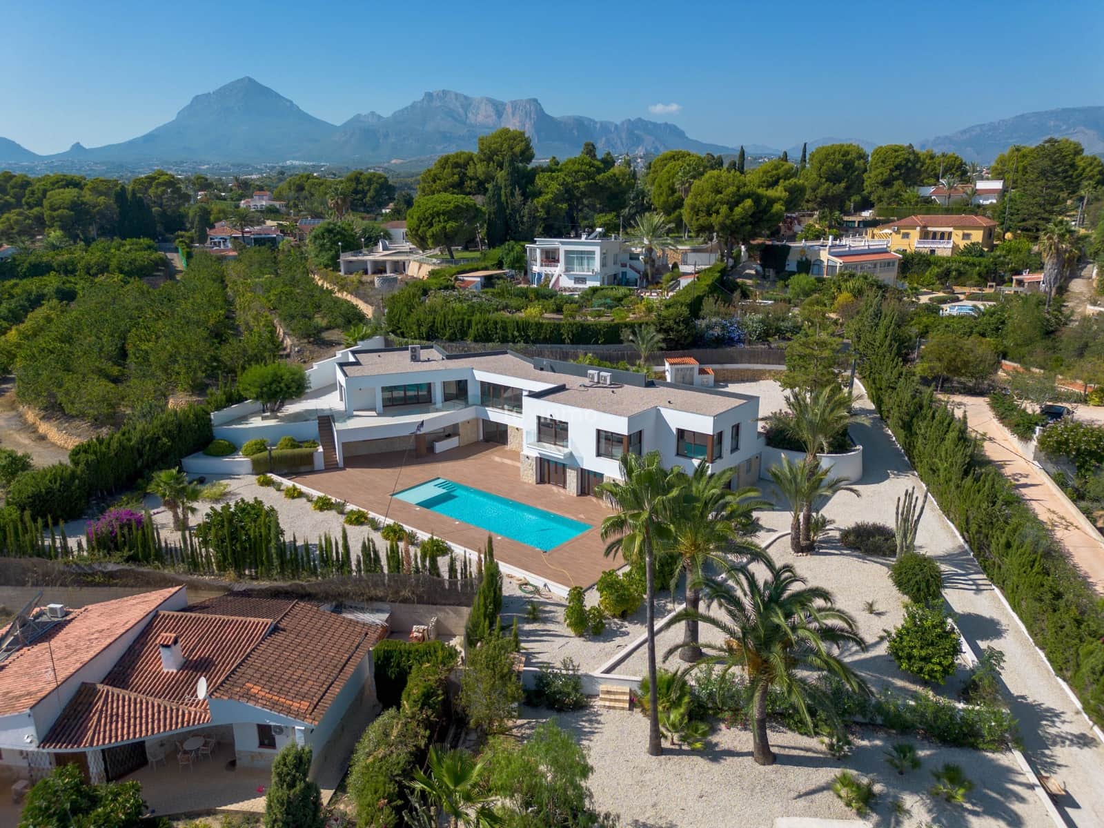 5 bedroom Villa for sale in Altea with pool garage - € 2,250,000 (Ref: 8699465)