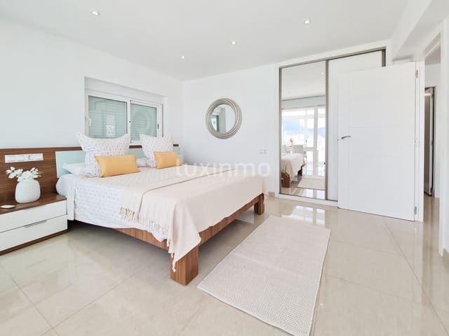 2 bedroom Apartment for rent in Benidorm with pool - € 1,200 (Ref: 8733743)