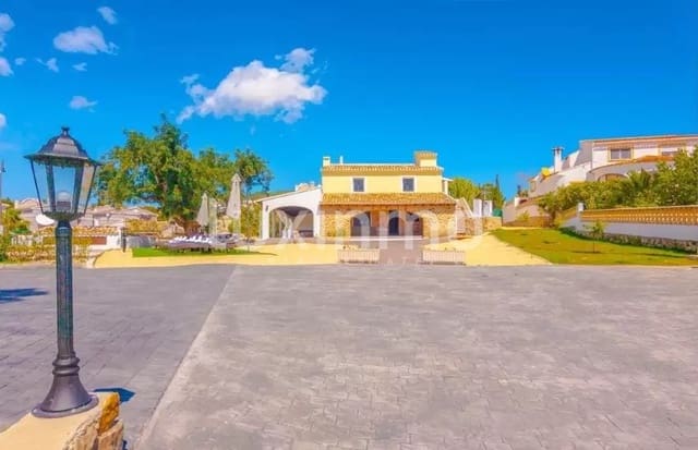 5 soverom Villa til leie i Calpe / Calp med svømmebasseng garasje - € 3 000 (Ref: 8735858)