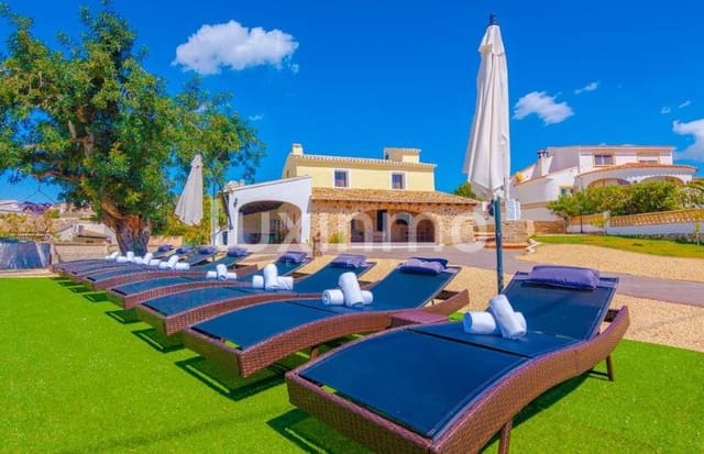 5 soverom Villa til leie i Calpe / Calp med svømmebasseng garasje - € 3 000 (Ref: 8735858)