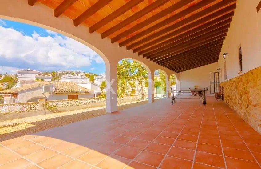 5 soveværelse Villa til leje i Calpe / Calp med swimmingpool garage - € 3.000 (Ref: 8735858)