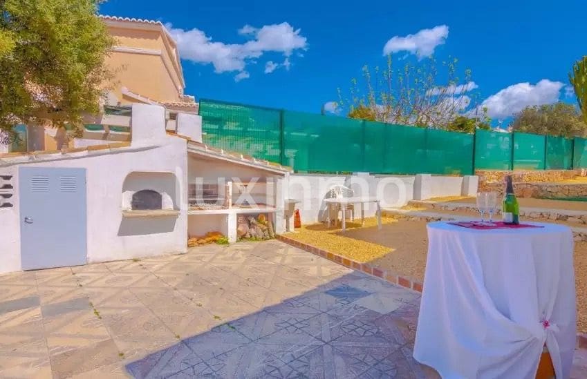 5 soveværelse Villa til leje i Calpe / Calp med swimmingpool garage - € 3.000 (Ref: 8735858)
