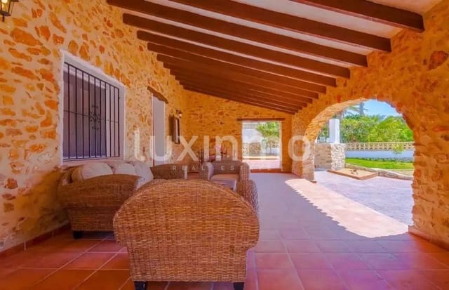 5 bedroom Villa for rent in Calpe / Calp with pool garage - € 3,000 (Ref: 8735858)