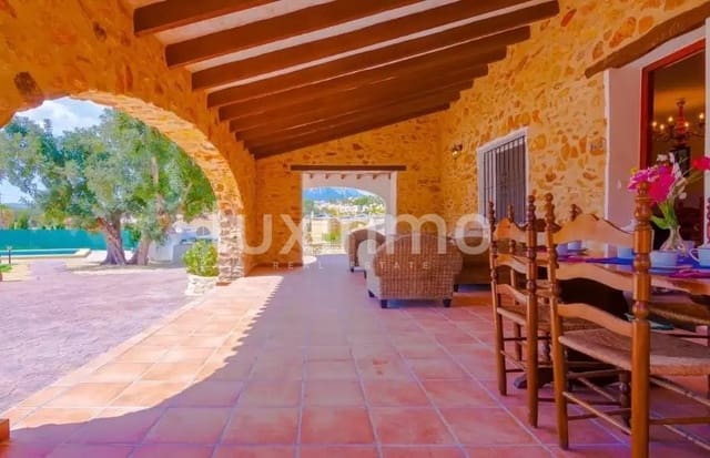5 bedroom Villa for rent in Calpe / Calp with pool garage - € 3,000 (Ref: 8735858)