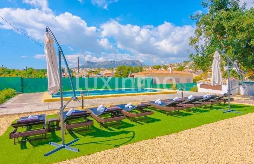 5 soveværelse Villa til leje i Calpe / Calp med swimmingpool garage - € 3.000 (Ref: 8735858)