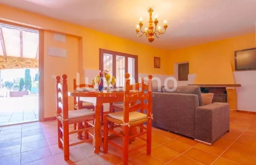 5 soveværelse Villa til leje i Calpe / Calp med swimmingpool garage - € 3.000 (Ref: 8735858)