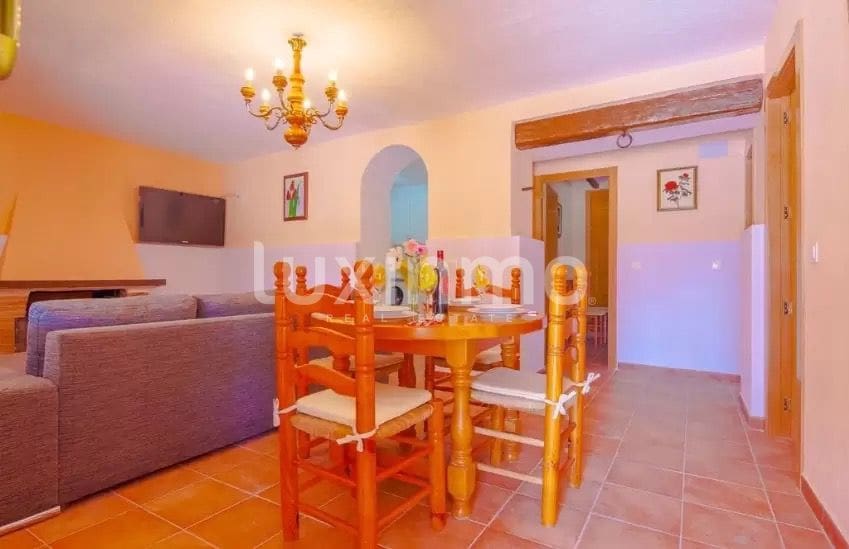 5 soveværelse Villa til leje i Calpe / Calp med swimmingpool garage - € 3.000 (Ref: 8735858)