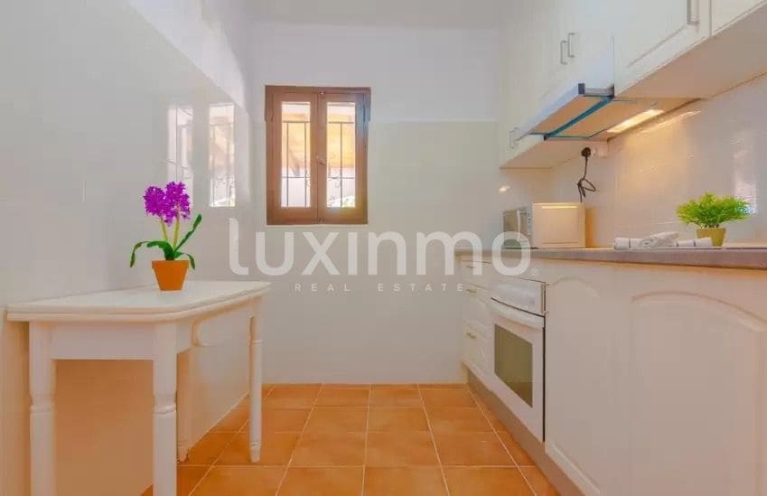 5 soveværelse Villa til leje i Calpe / Calp med swimmingpool garage - € 3.000 (Ref: 8735858)