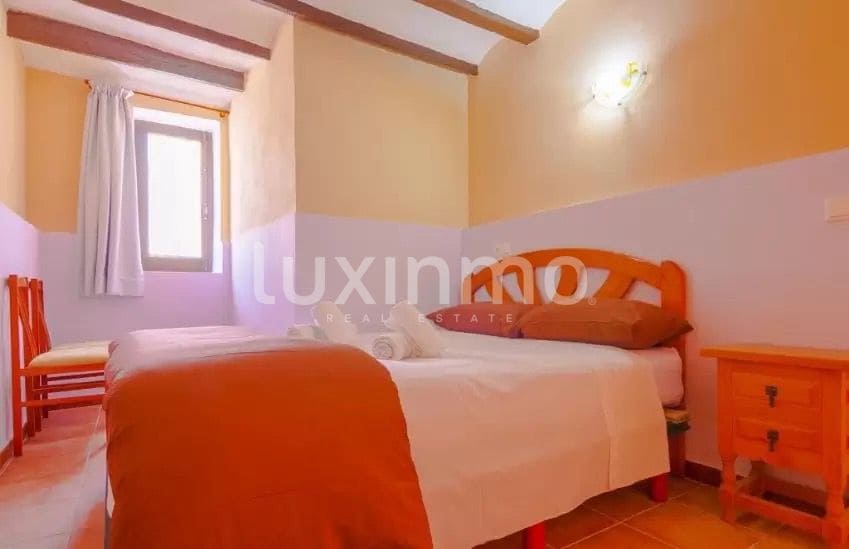 5 soveværelse Villa til leje i Calpe / Calp med swimmingpool garage - € 3.000 (Ref: 8735858)