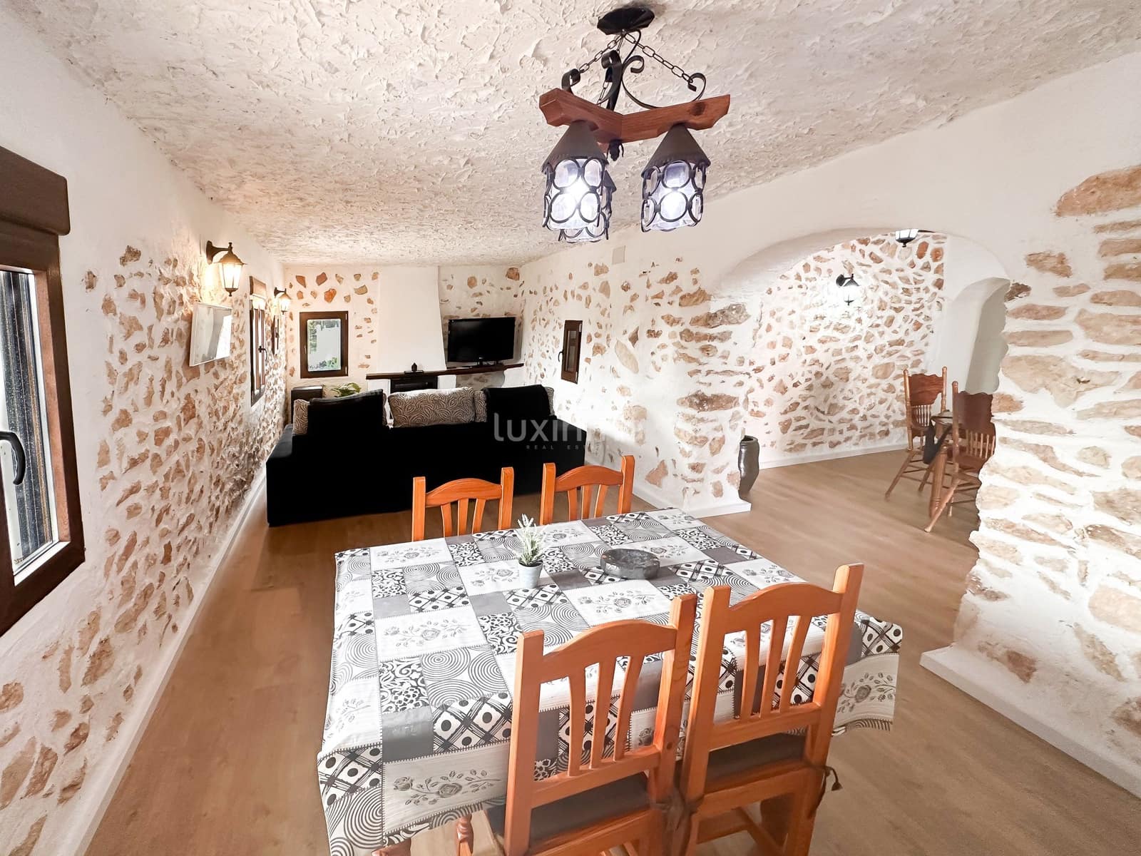 5 soveværelse Villa til leje i Calpe / Calp med swimmingpool garage - € 3.000 (Ref: 8735858)