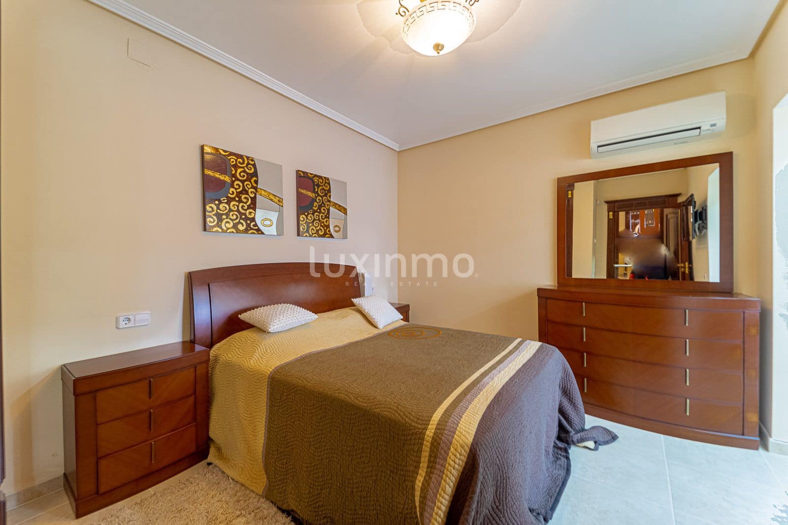 3 bedroom Villa for sale in Altea with pool garage - € 880,000 (Ref: 8775808)