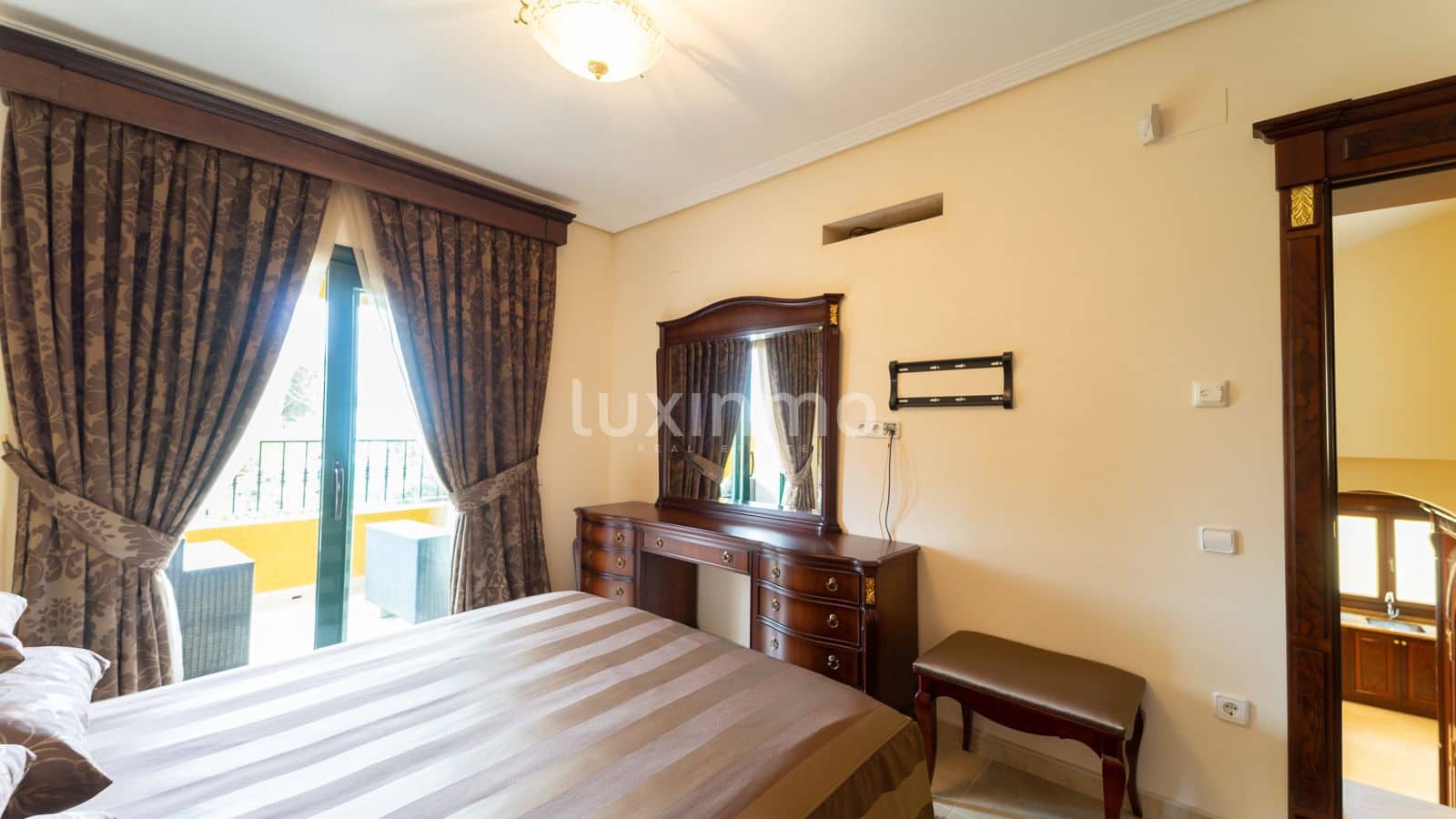 3 bedroom Villa for sale in Altea with pool garage - € 880,000 (Ref: 8775808)