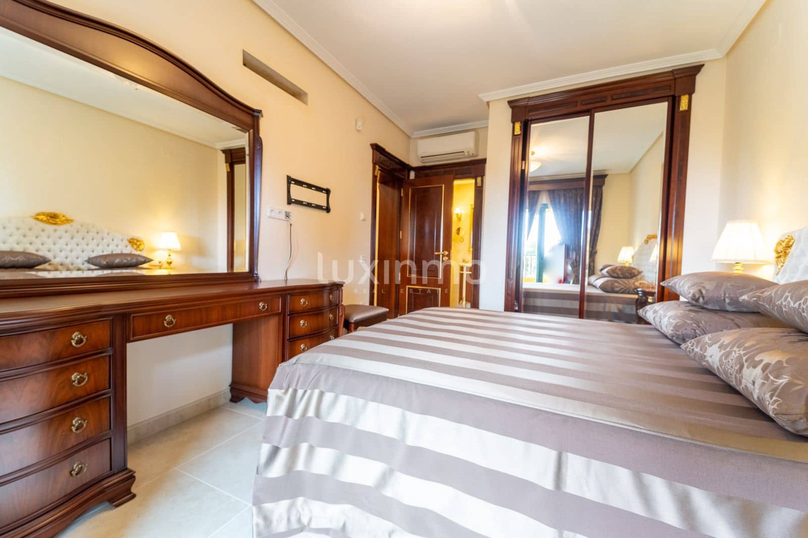 3 bedroom Villa for sale in Altea with pool garage - € 880,000 (Ref: 8775808)