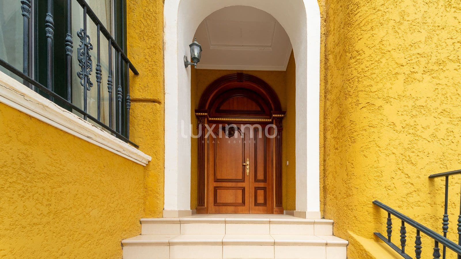 3 bedroom Villa for sale in Altea with pool garage - € 880,000 (Ref: 8775808)