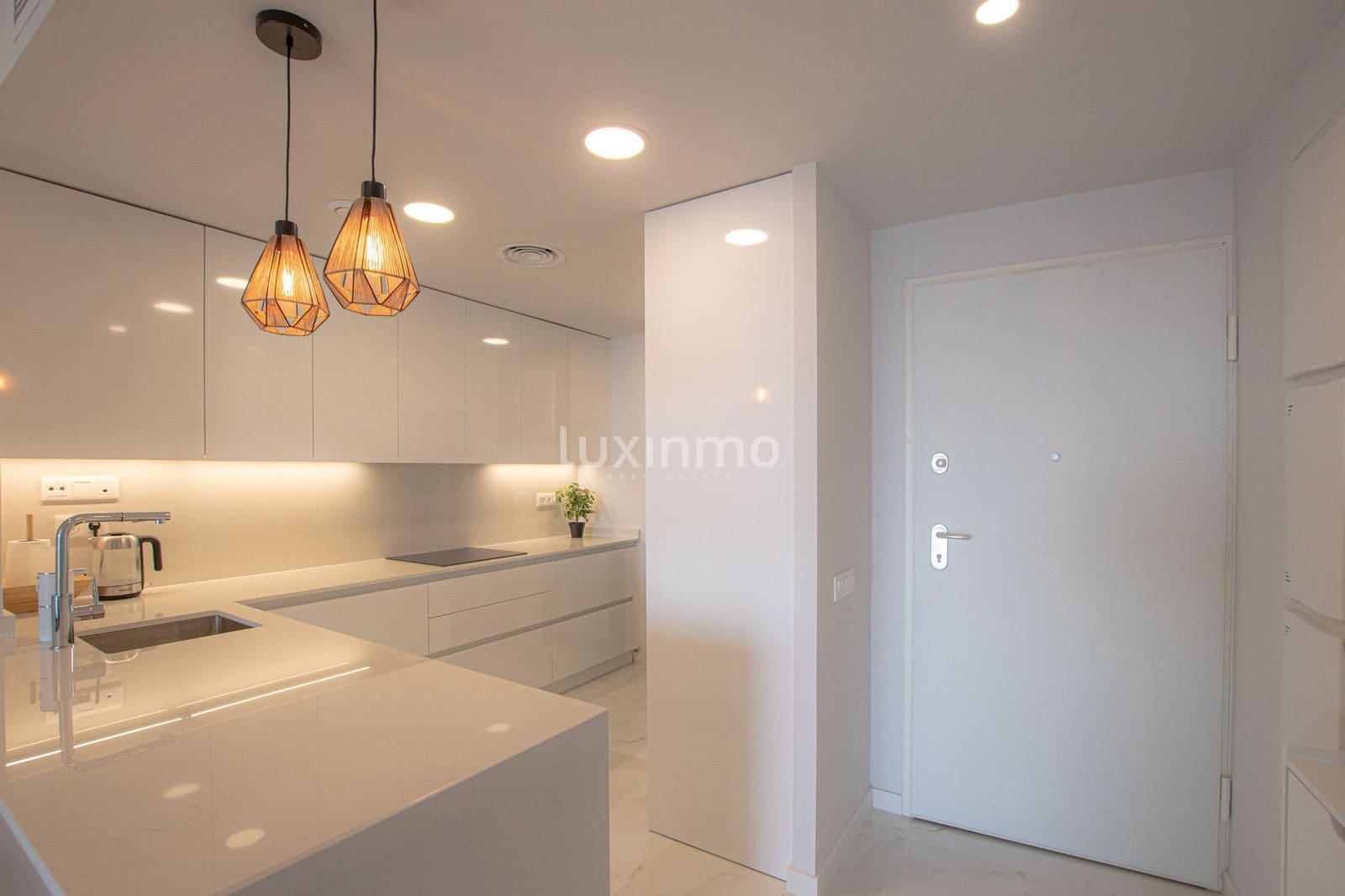 2 sovrum Lägenhet att hyra i Benidorm med pool garage - 2 200 € (Ref: 8779879)