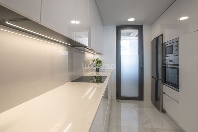 2 slaapkamer Appartement te huur in Benidorm met zwembad garage - € 2.200 (Ref: 8779879)