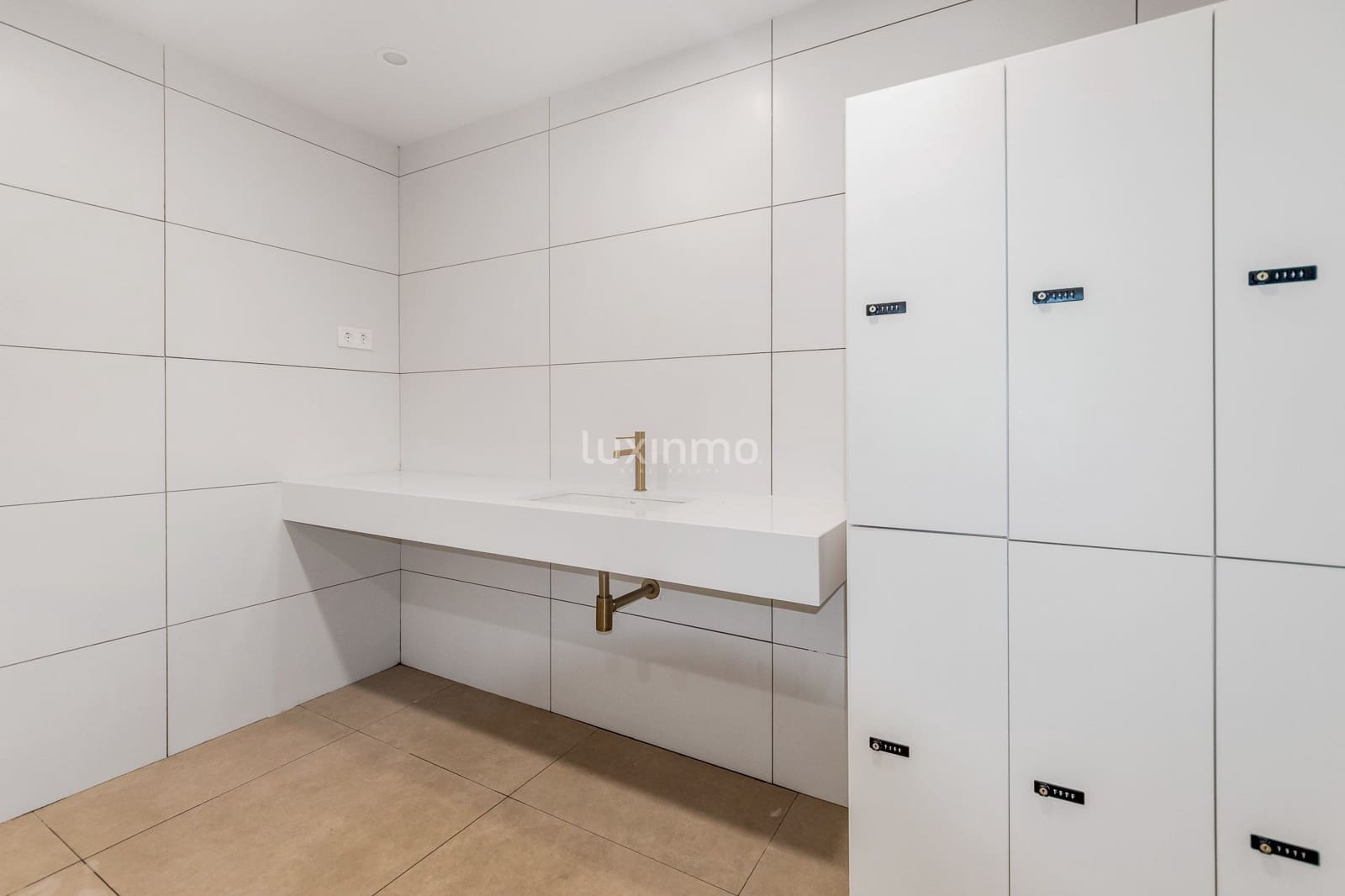 2 sovrum Lägenhet att hyra i Benidorm med pool garage - 2 200 € (Ref: 8779879)