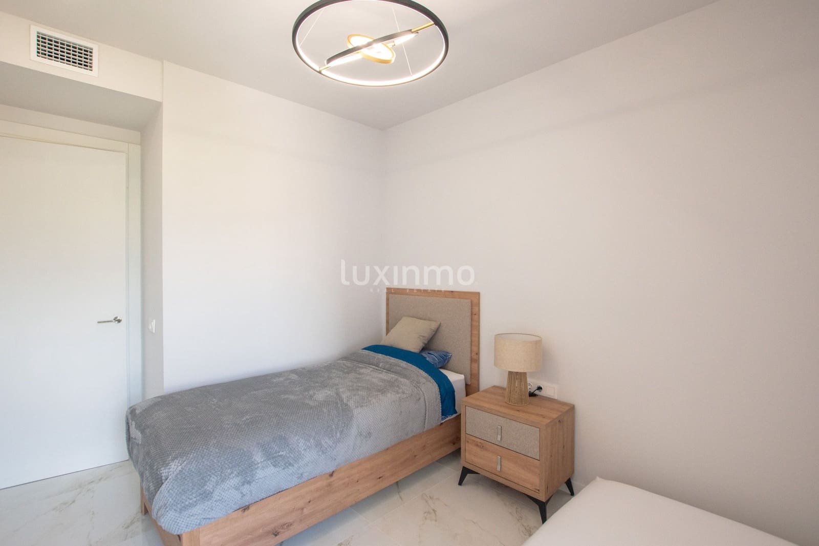 2 sovrum Lägenhet att hyra i Benidorm med pool garage - 2 200 € (Ref: 8779879)