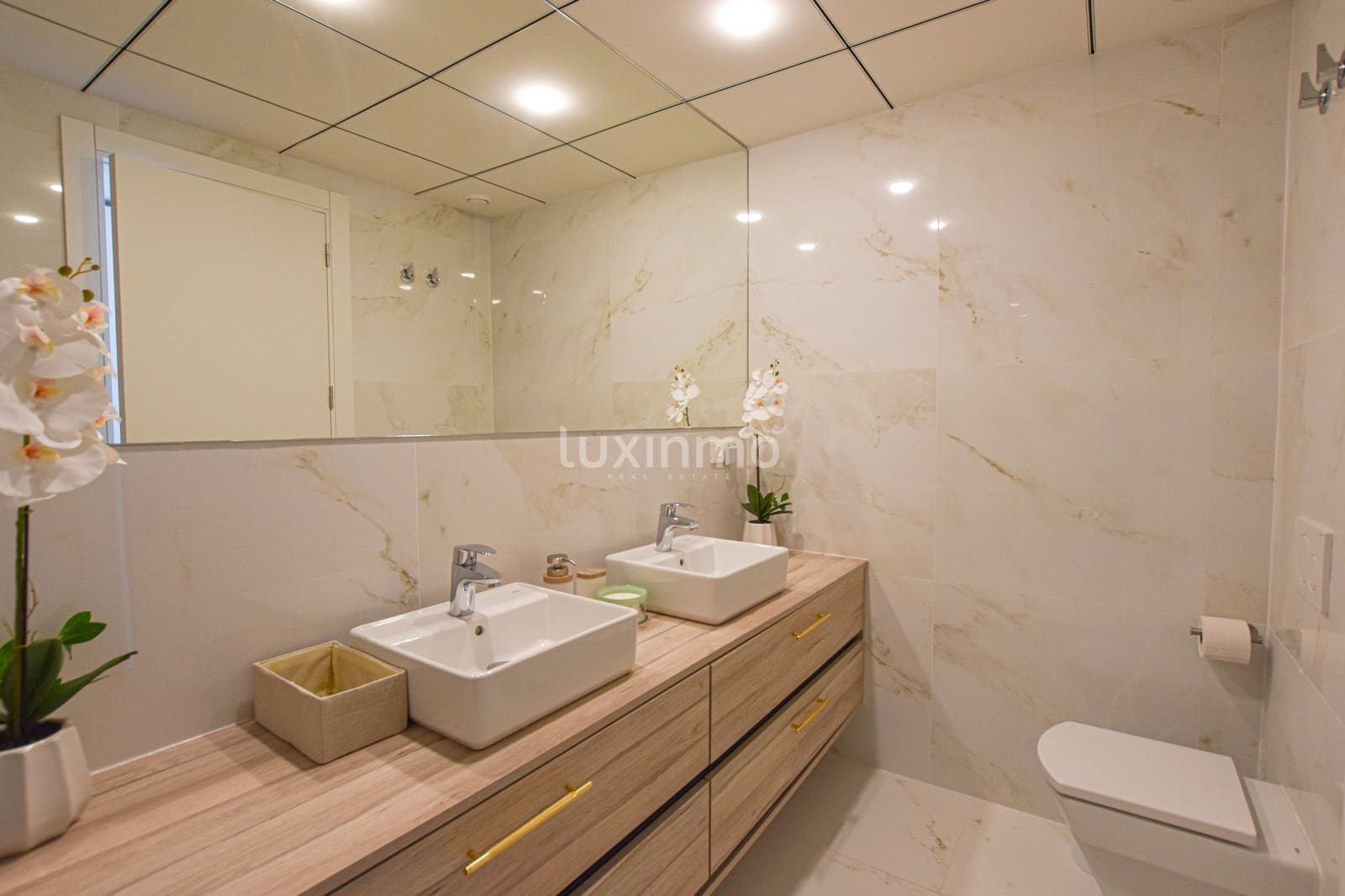 2 sovrum Lägenhet att hyra i Benidorm med pool garage - 2 200 € (Ref: 8779879)