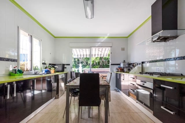 6 sypialnia Willa na sprzedaż w Altea z basenem garażem - 950 000 € (Ref: 8781050)