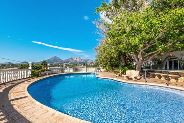 6 sypialnia Willa na sprzedaż w Altea z basenem garażem - 950 000 € (Ref: 8781050)