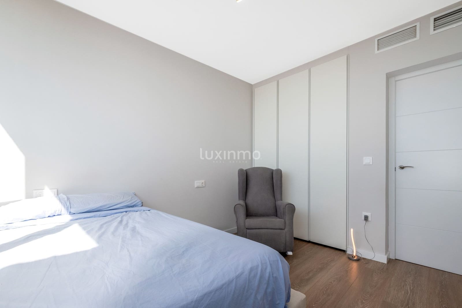 3 makuuhuone Kattohuoneisto vuokrattavana paikassa Benidorm mukana uima-altaan 
autotalli - 3 000 € (Ref: 8785916)