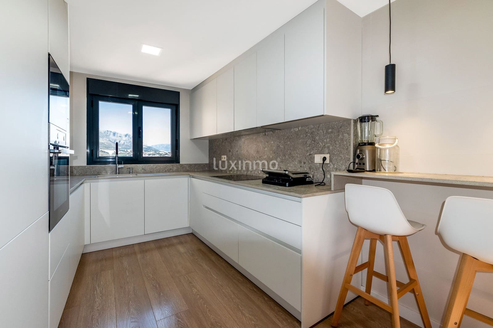 3 makuuhuone Kattohuoneisto vuokrattavana paikassa Benidorm mukana uima-altaan 
autotalli - 3 000 € (Ref: 8785916)