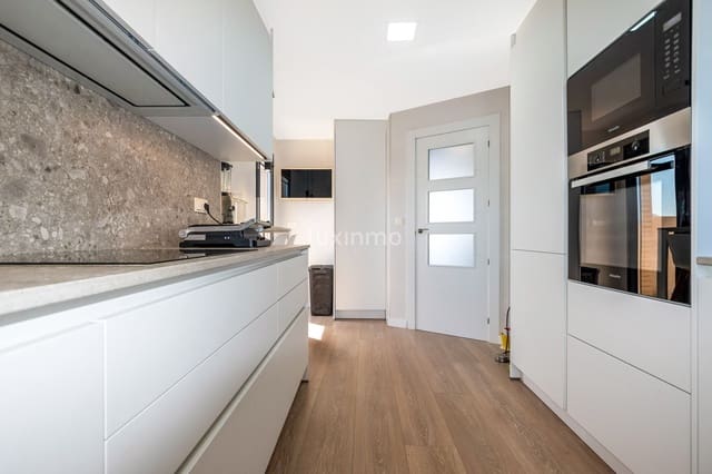 3 makuuhuone Kattohuoneisto vuokrattavana paikassa Benidorm mukana uima-altaan 
autotalli - 3 000 € (Ref: 8785916)