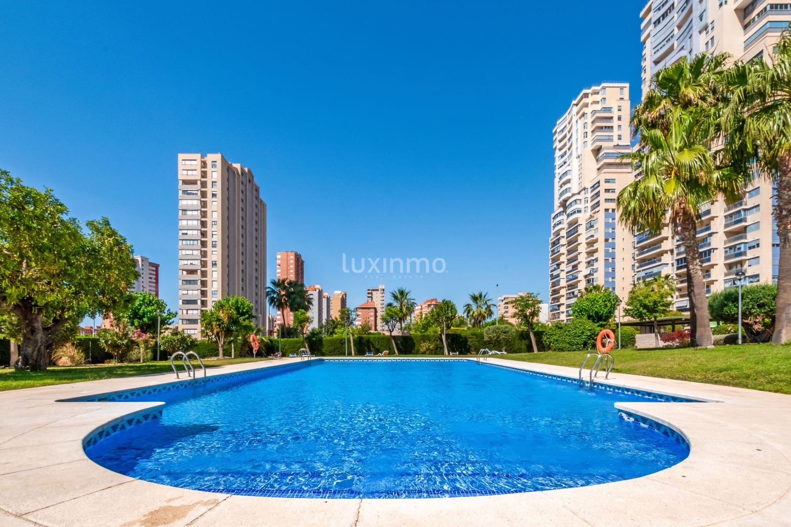 3 makuuhuone Kattohuoneisto vuokrattavana paikassa Benidorm mukana uima-altaan 
autotalli - 3 000 € (Ref: 8785916)