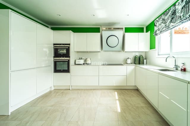 4 soverom Villa til salgs i Moraira, Teulada-Moraira med svømmebasseng garasje - € 1 489 000 (Ref: 8815359)