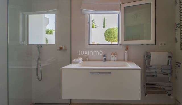 4 soverom Villa til salgs i Moraira, Teulada-Moraira med svømmebasseng garasje - € 1 489 000 (Ref: 8815359)