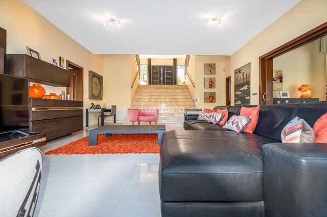 4 Zimmer Villa zu verkaufen in Altea mit Pool Garage - 1.200.000 € (Ref: 8815360)