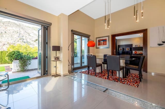 4 Zimmer Villa zu verkaufen in Altea mit Pool Garage - 1.200.000 € (Ref: 8815360)