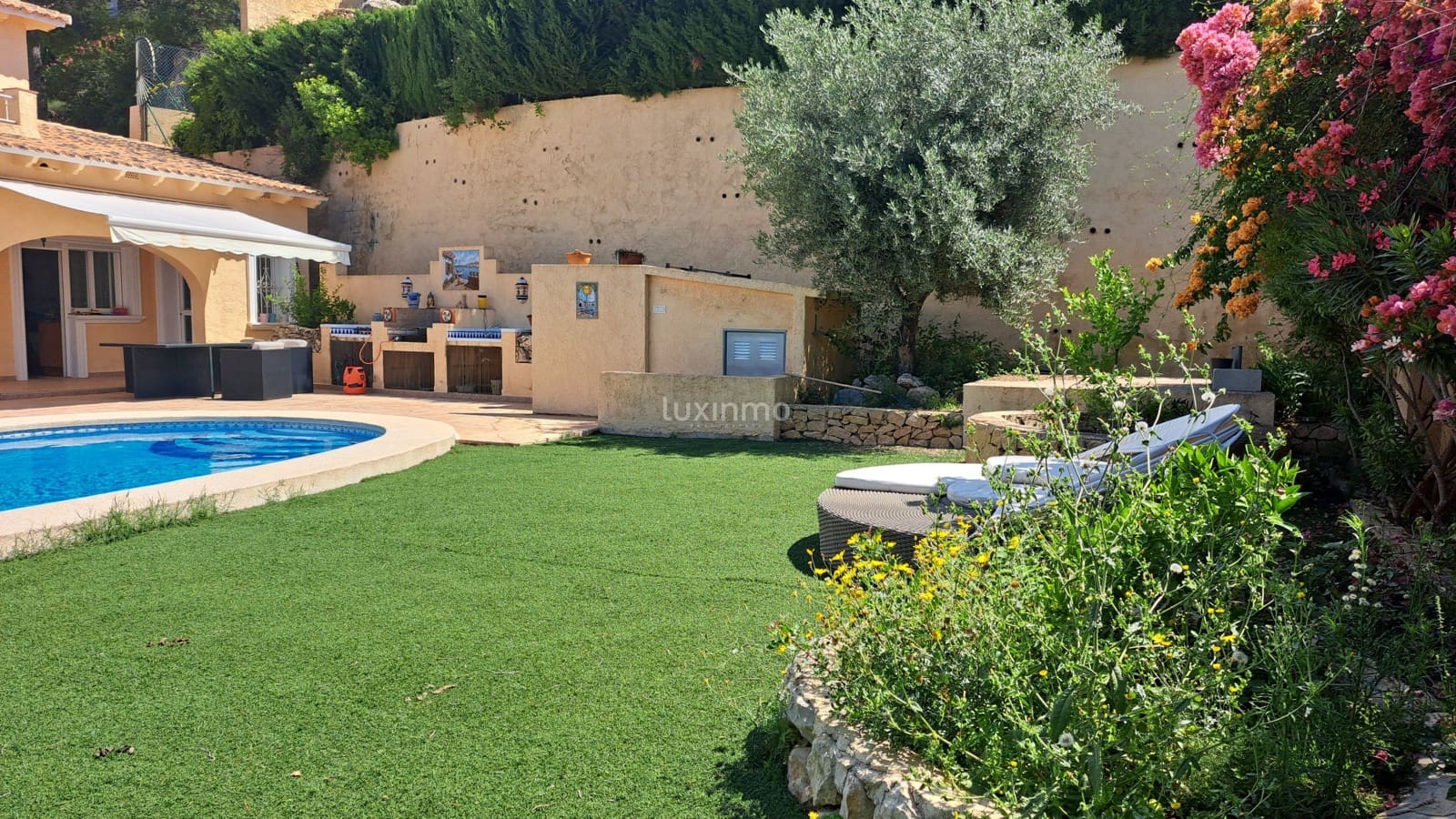 4 bedroom Villa for sale in Altea with pool garage - € 1,500,000 (Ref: 8817014)