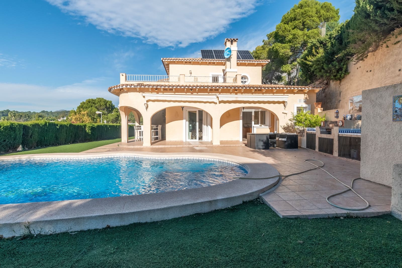 4 bedroom Villa for sale in Altea with pool garage - € 1,500,000 (Ref: 8817014)