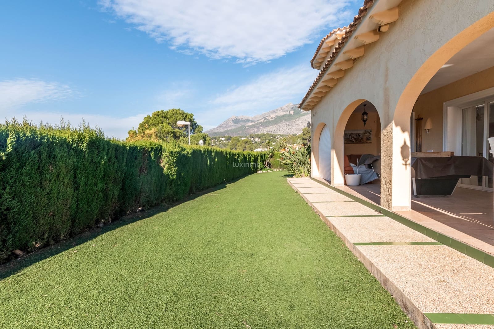 4 bedroom Villa for sale in Altea with pool garage - € 1,500,000 (Ref: 8817014)