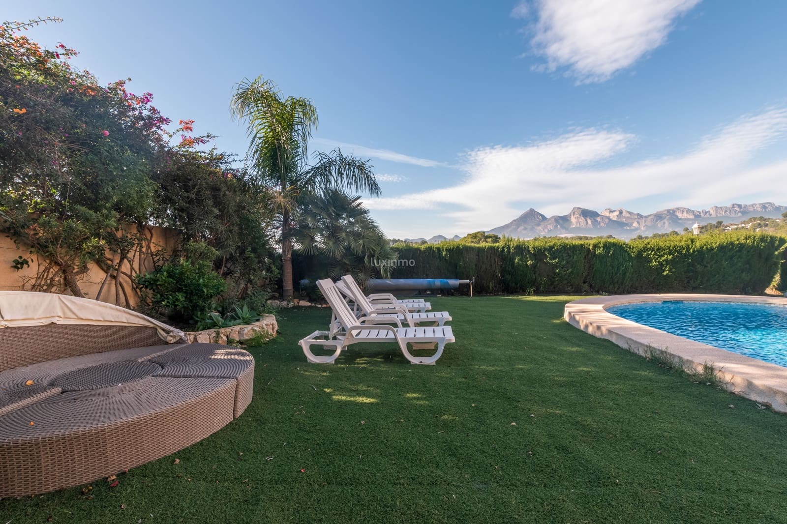 4 bedroom Villa for sale in Altea with pool garage - € 1,500,000 (Ref: 8817014)