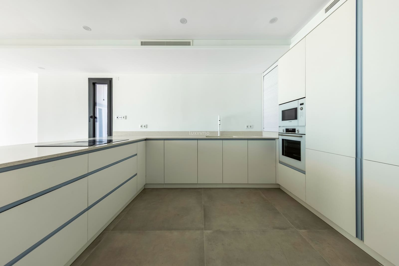 5 soveværelse Villa til salg i El Campello med swimmingpool garage - € 2.700.000 (Ref: 8817024)