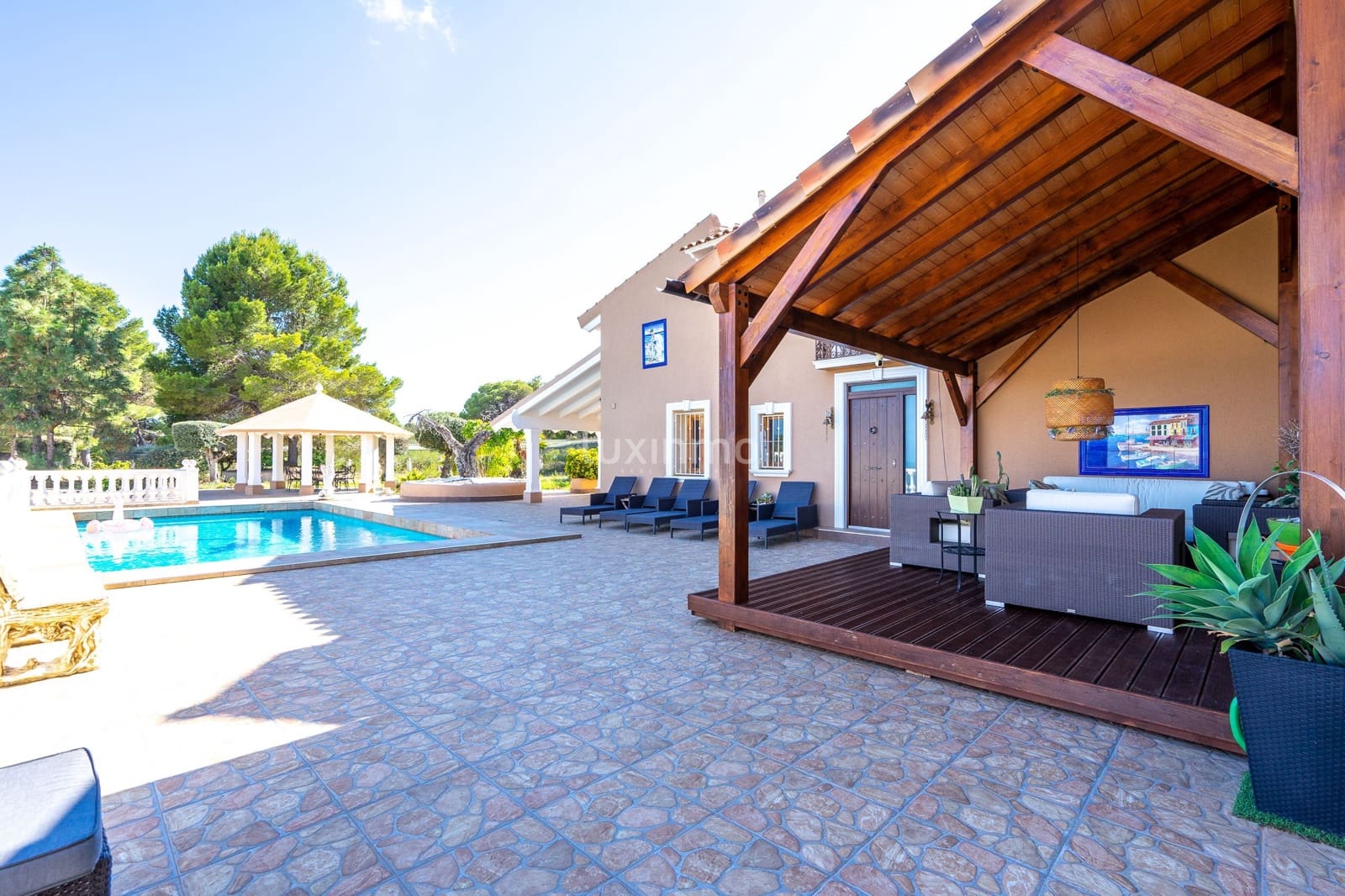 8 slaapkamer Villa te koop in La Nucia met zwembad - € 2.500.000 (Ref: 8821203)