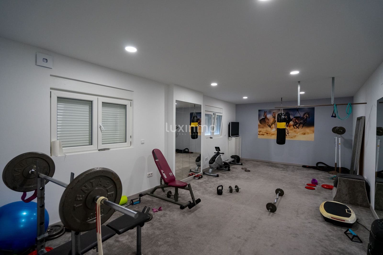 8 slaapkamer Villa te koop in La Nucia met zwembad - € 2.500.000 (Ref: 8821203)