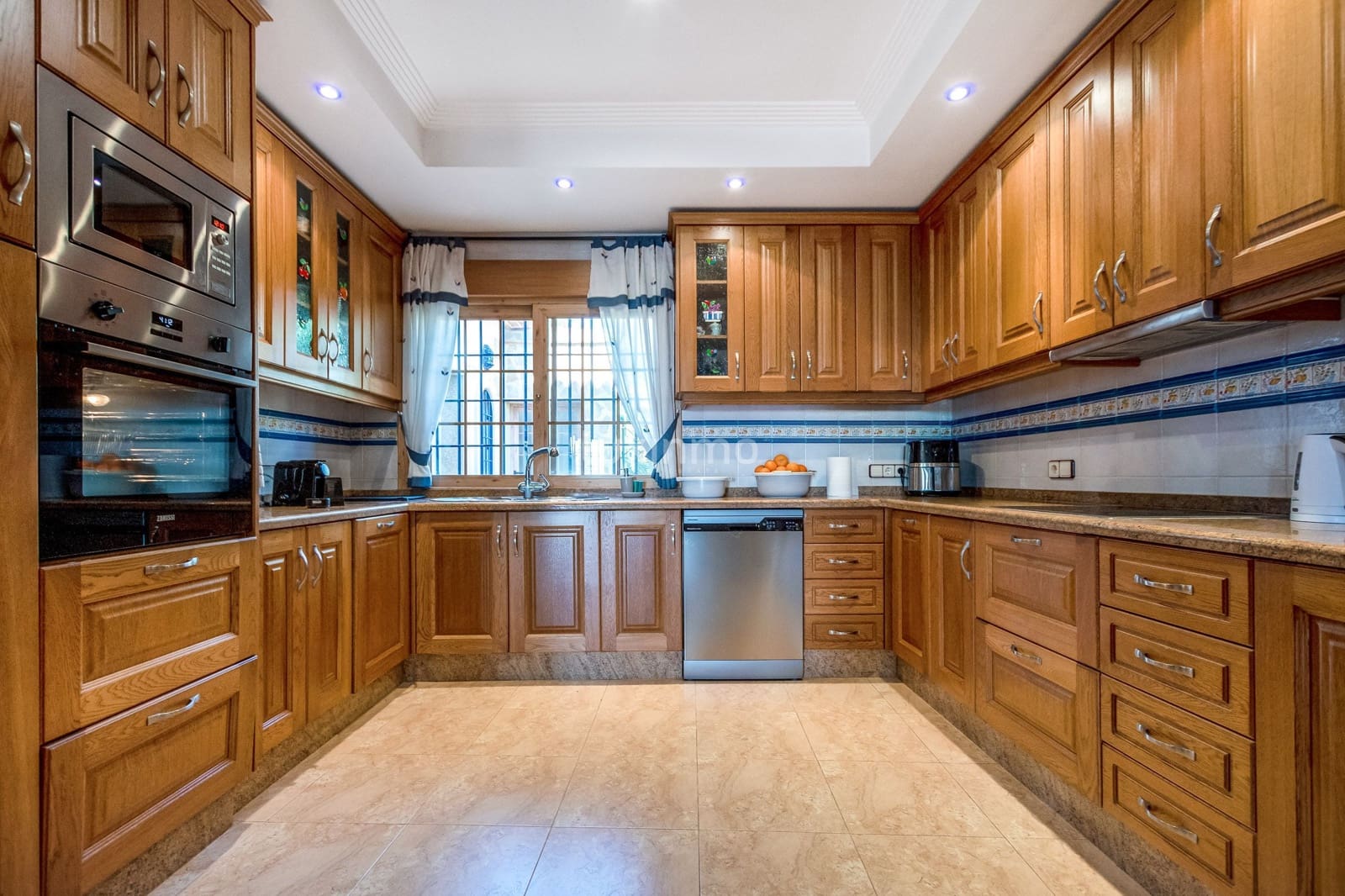 6 bedroom Villa for sale in Altea with pool garage - € 1,800,000 (Ref: 8821232)