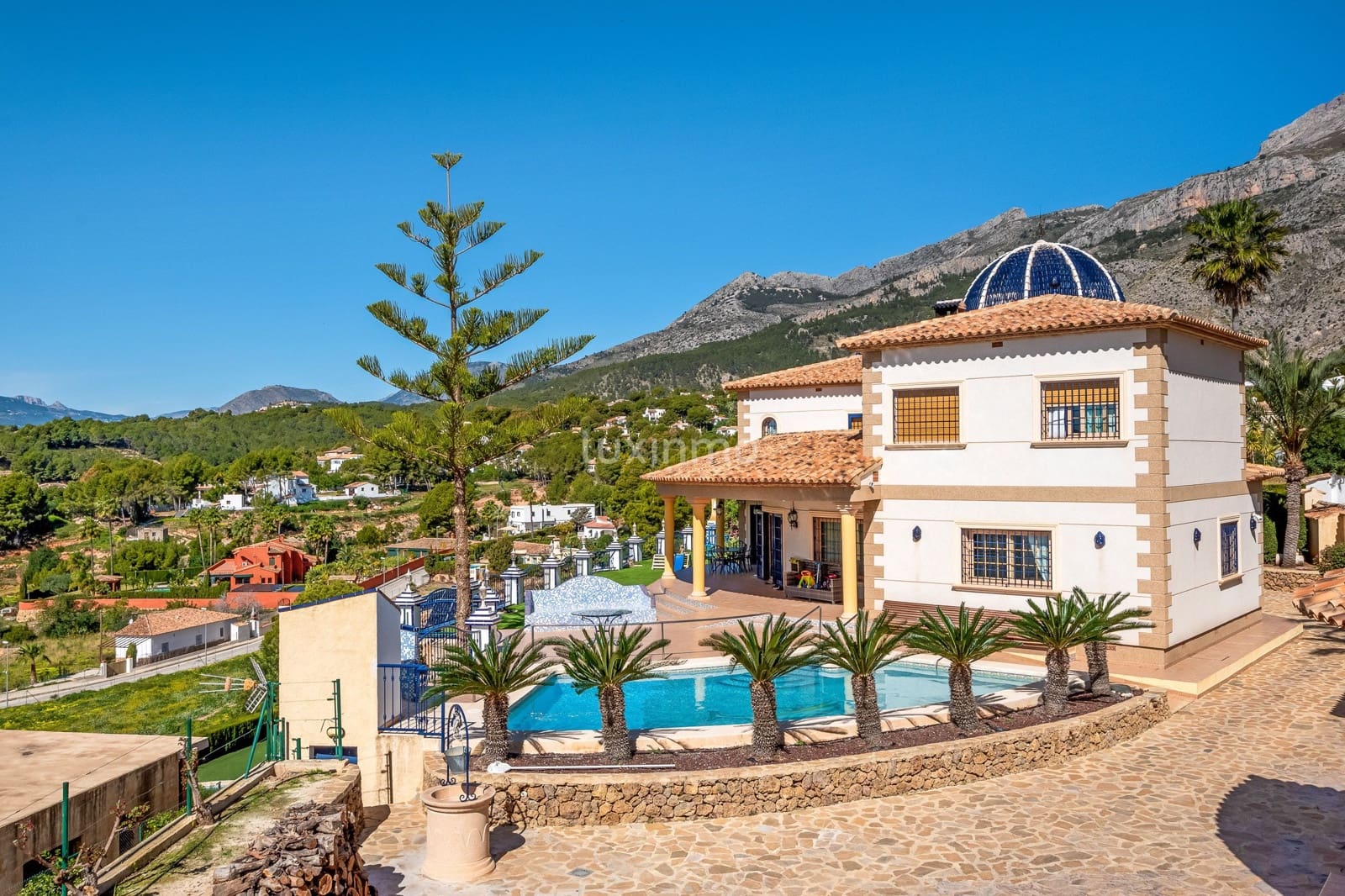 6 bedroom Villa for sale in Altea with pool garage - € 1,800,000 (Ref: 8821232)