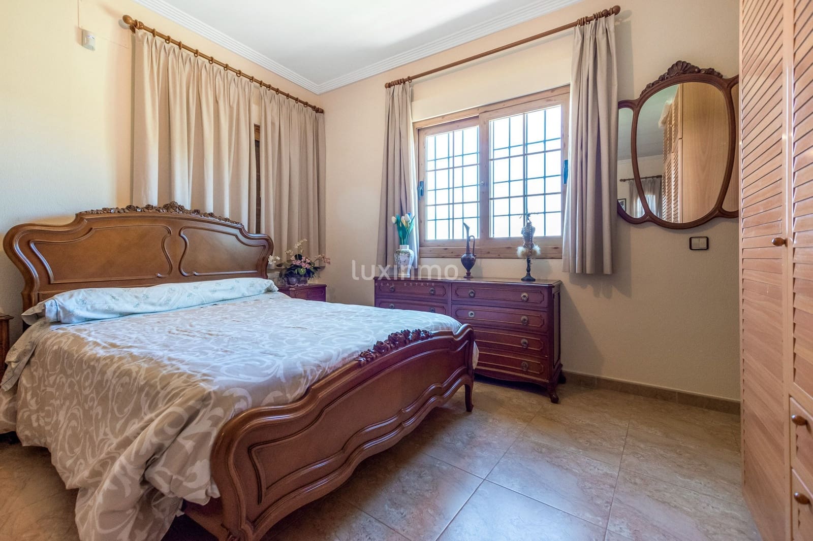 6 bedroom Villa for sale in Altea with pool garage - € 1,800,000 (Ref: 8821232)