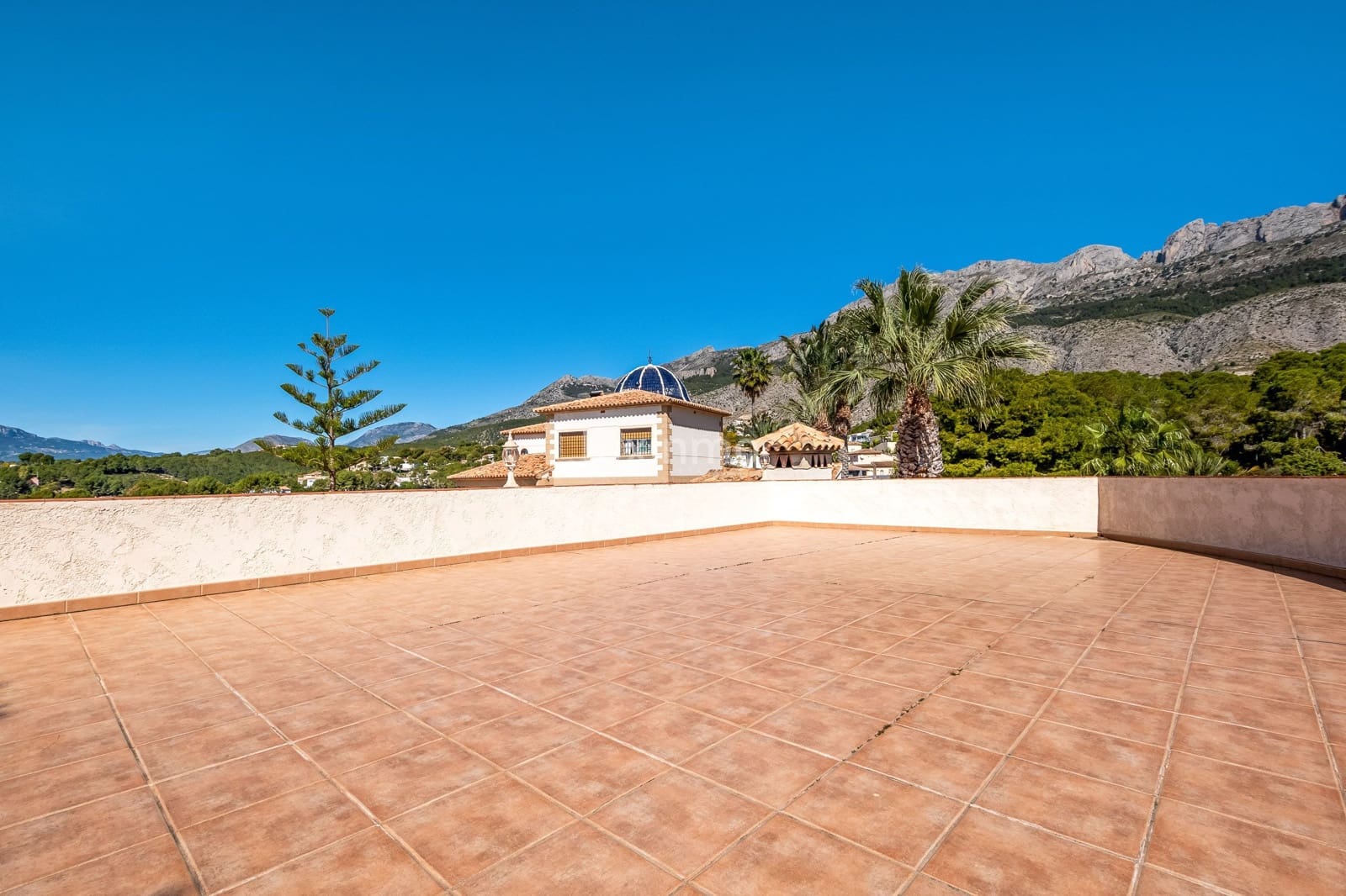 6 bedroom Villa for sale in Altea with pool garage - € 1,800,000 (Ref: 8821232)