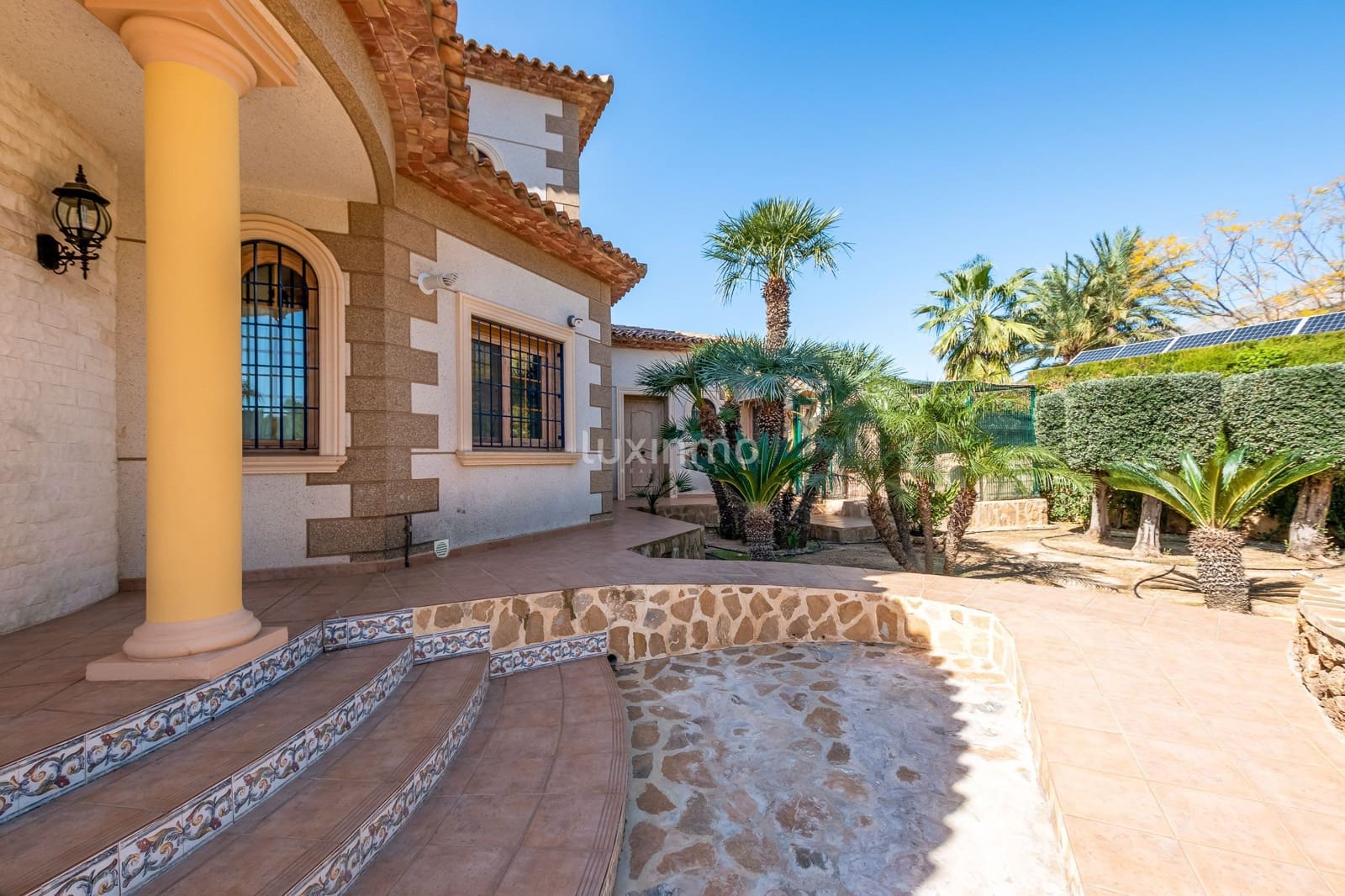 6 bedroom Villa for sale in Altea with pool garage - € 1,800,000 (Ref: 8821232)