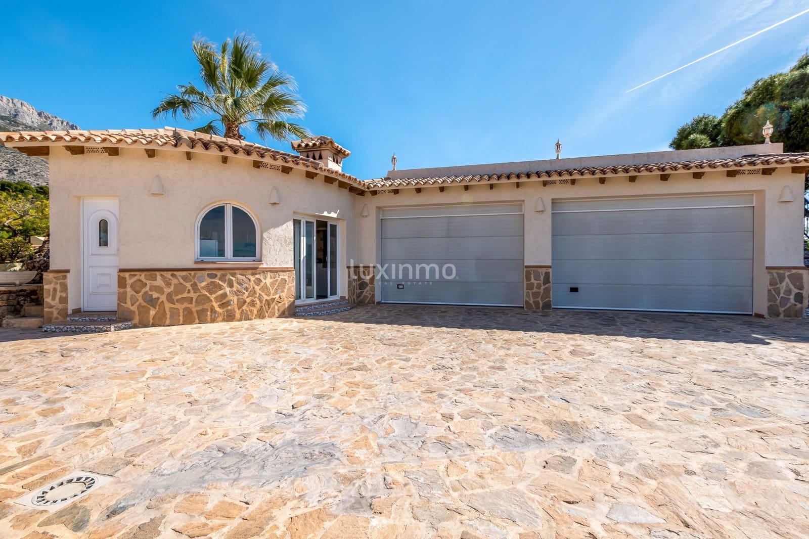 6 bedroom Villa for sale in Altea with pool garage - € 1,800,000 (Ref: 8821232)