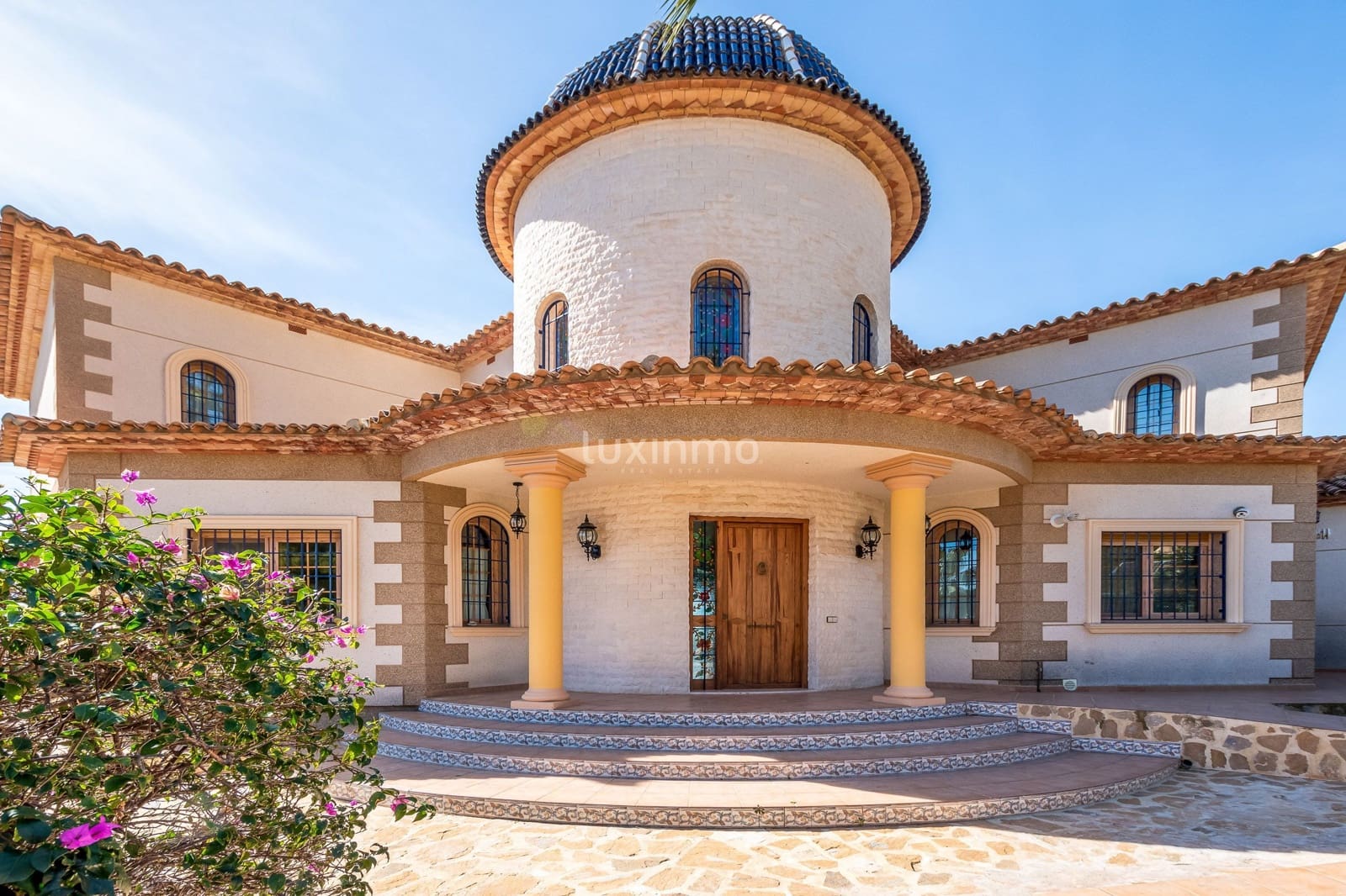 6 bedroom Villa for sale in Altea with pool garage - € 1,800,000 (Ref: 8821232)